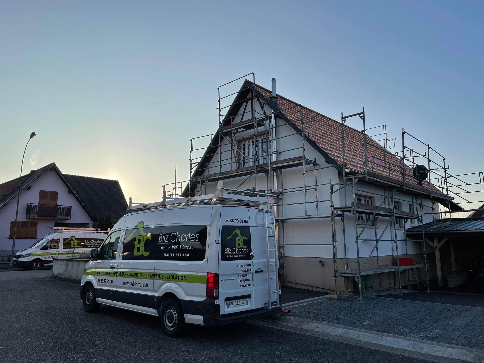 chantier avec échafaudage